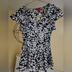 Adorable black and white blouse